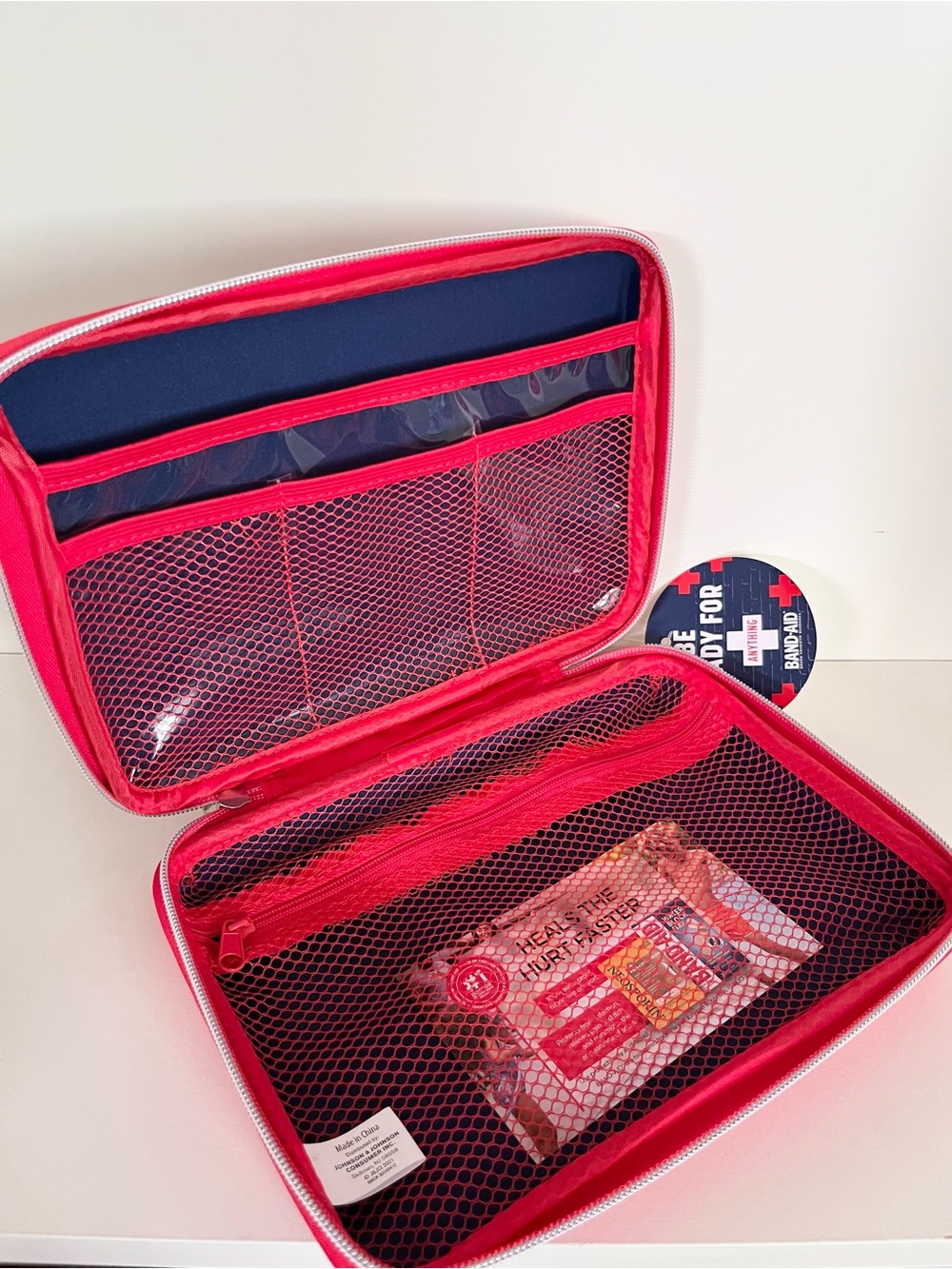 First aid train case - Picture 4 of 16
